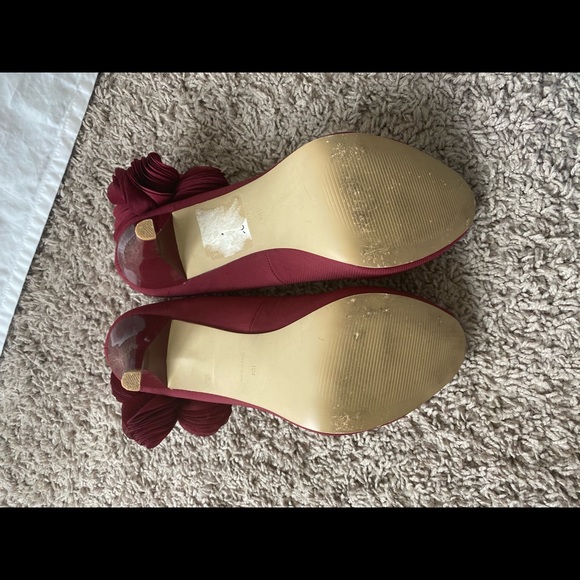 Red Heels - Picture 3 of 3